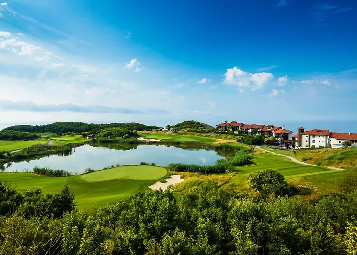 ثراسيا كليفس غولف&بيتش ريزورت منتجع 5*