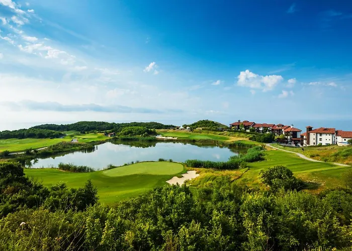 منتجع ثراسيا كليفس غولف&بيتش ريزورت