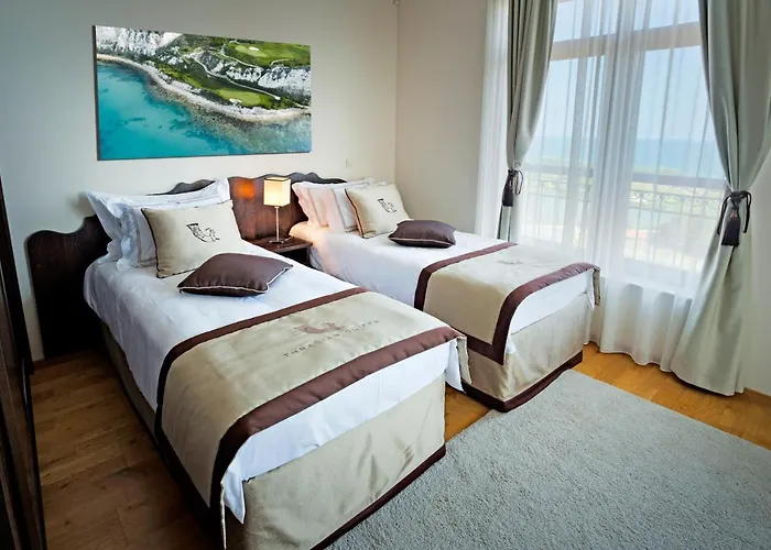 منتجع ثراسيا كليفس غولف&بيتش ريزورت